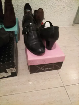 Lote Zapatos y Botas Piel Talla 41 .