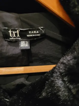 Abrigo Zara pelo negro talla XS