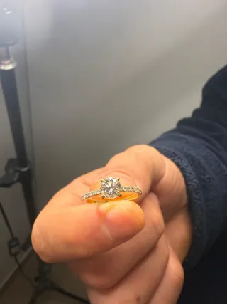 Anillo de compromiso oro con diamantes
