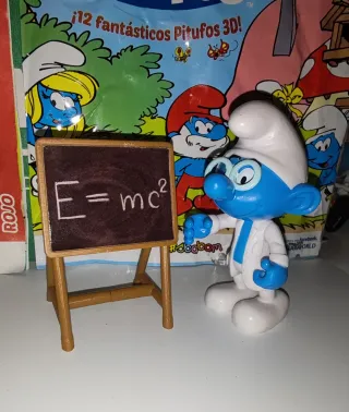 PITUFO CIENTIFICO CON SU PIZARRA 2013