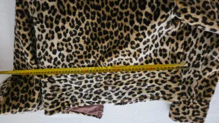 Chaqueta imitación leopardo corta