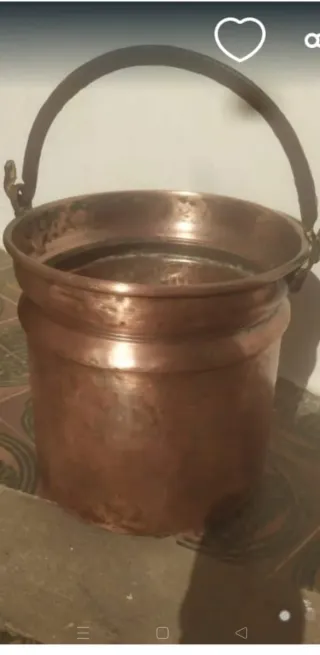 Caldero de bronce antiguo