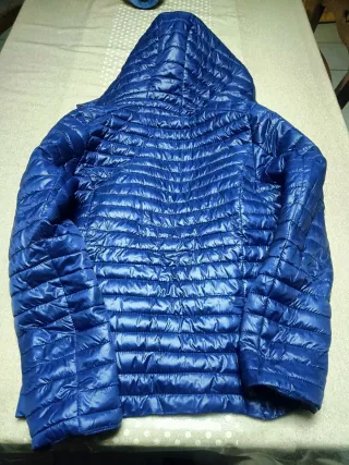 Giubbotto blu con cappuccio