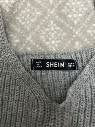 Top de punto gris con rayas blancas