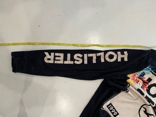 Hollister XL Black Sweatshirt - Authentic Brand