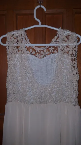 Vestido beige de encaje y gasa. Talla M/L
