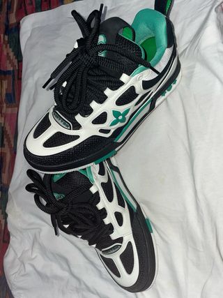 Louis Vuitton Skate Talla 42