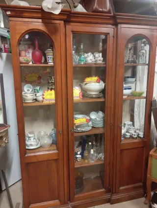 Vetrina in legno e vetro