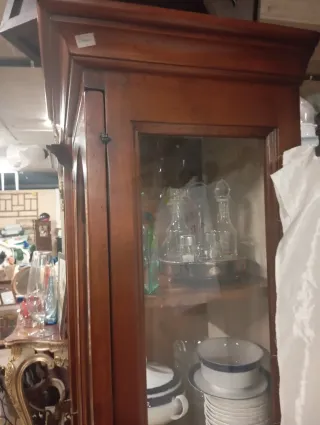 Vetrina in legno e vetro