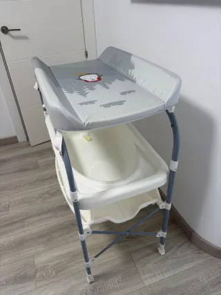 Cambiador con bañera para bebé