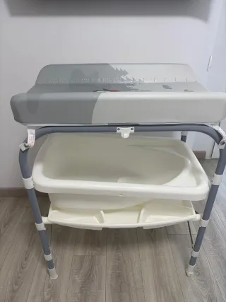 Cambiador con bañera para bebé