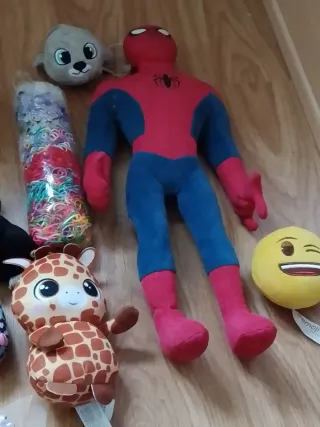 Lote juguetes variados hello Kitty marvel animales