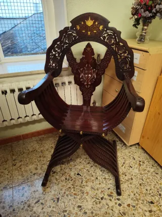 Sillón vintage madera tallada