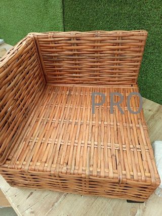 Sofá rinconero ratán con cojines