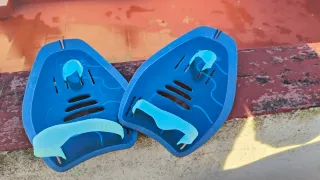 Palas de natación azules