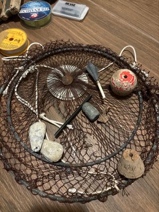 Conjunto de pesca: carretes, sedales y red