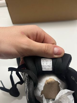 Asics Negras y Blancas Talla 43,5