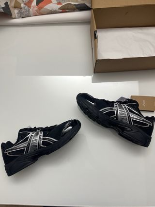 Asics Negras y Blancas Talla 43,5