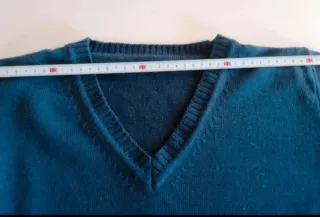Maglione pura lana blu. Misure in foto.