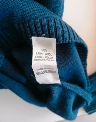 Maglione pura lana blu. Misure in foto.