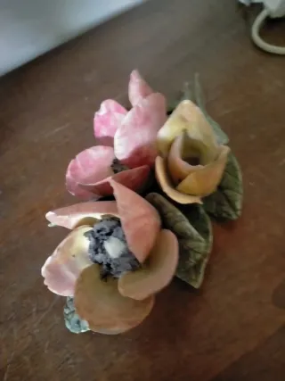 Soprammobile fiore in porcellana Capodimonte Porce