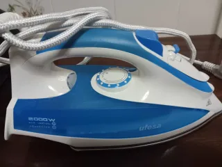 Plancha Ufesa 2000W Azul y Blanca