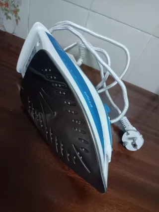 Plancha Ufesa 2000W Azul y Blanca