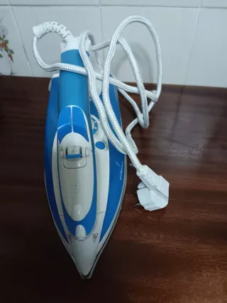 Plancha Ufesa 2000W Azul y Blanca