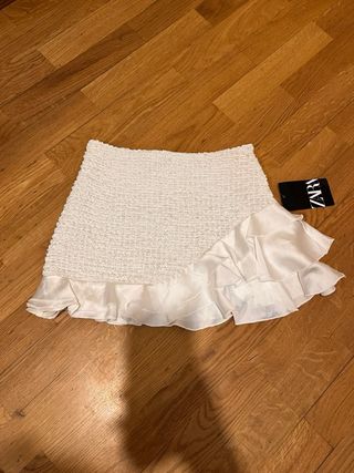 Falda Zara blanca volantes sin estrenar