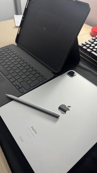 iPad Pro M2 12.9 256GB + Accesorios