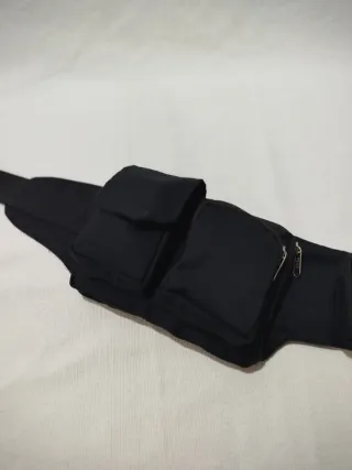 Riñonera de tela negra