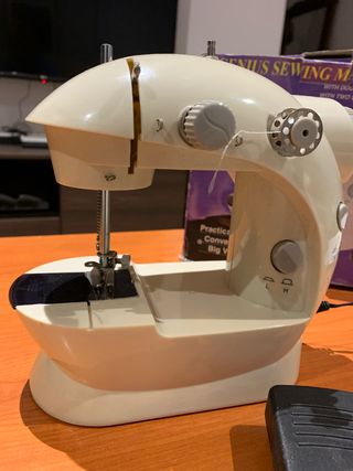 Mini Máquina de Coser Eléctrica