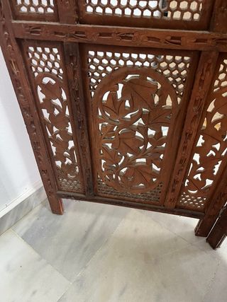 Biombo de madera tallada