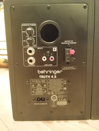 Pareja Altavoces Behringer TRUTH 4.5