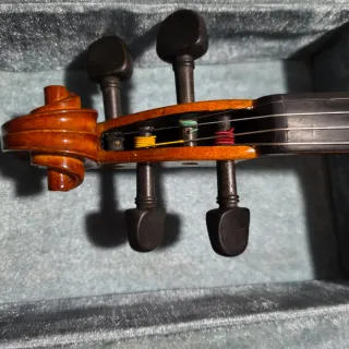 Violín Cremona 3/4 con funda. Cuerdas Dominant