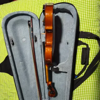 Violín Cremona 3/4 con funda. Cuerdas Dominant