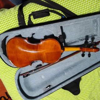 Violín Cremona 3/4 con funda. Cuerdas Dominant