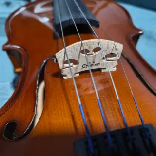 Violín Cremona 3/4 con funda. Cuerdas Dominant