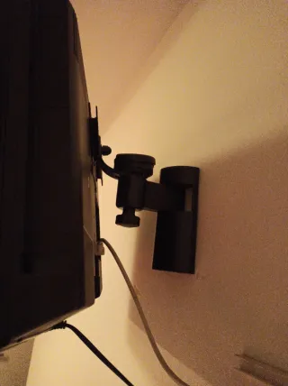 Televisor pequeño negro