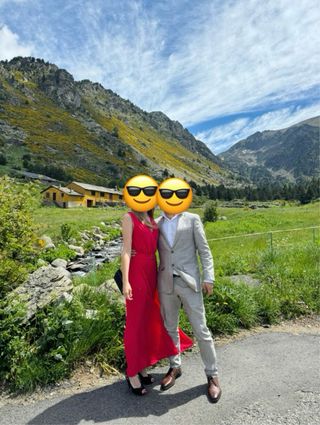 Mono rosa / rojo plisado con cinturón