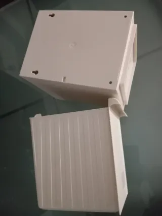 Caja organizadora blanca de plástico