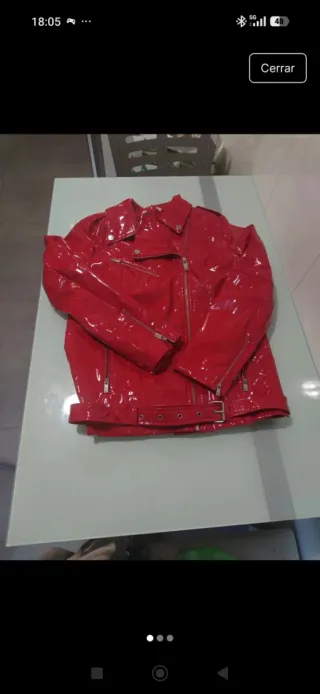 Chaqueta tipo perfecto brillante roja