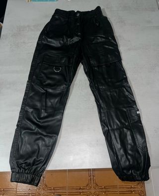 Pantalón cuero efecto piel forro polar