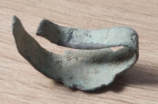 Antiguo anillo de cobre decorado SIGLO XVIII XIX