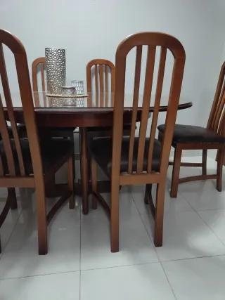 Mesa redonda de salón marrón +(seis sillas)gratis