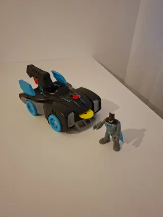 Coche de Batman con figura