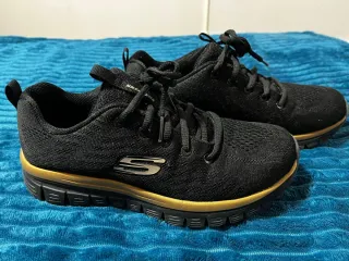 Zapatillas Skechers T 38 Negras y Doradas