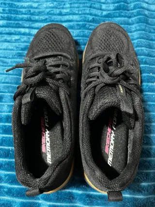 Zapatillas Skechers T 38 Negras y Doradas