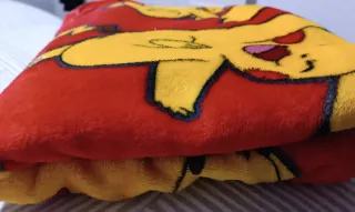 Manta Pikachu bolas Pokémon 150x120 cm como nuev