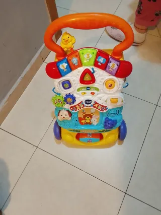 Andador infantil VTech con actividades